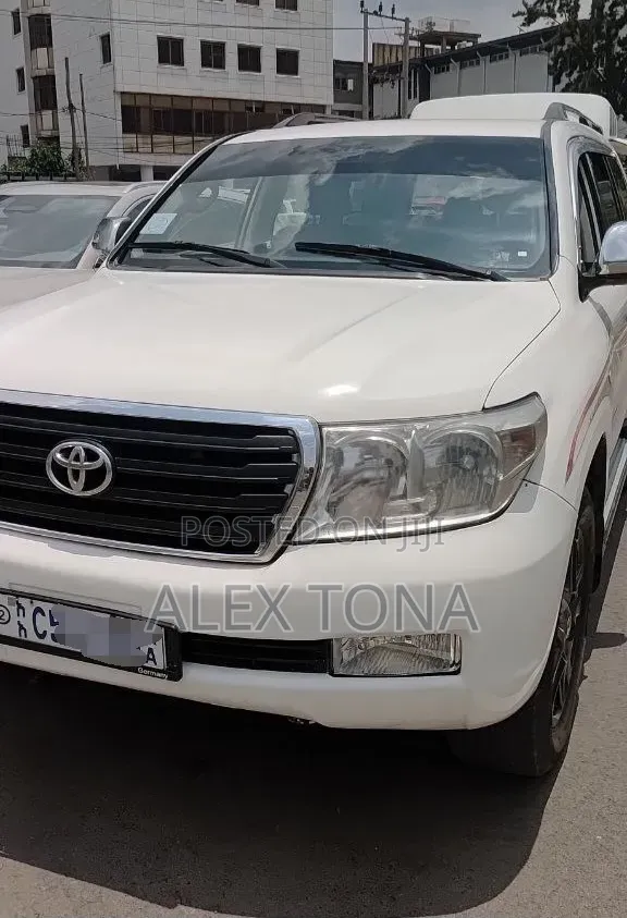 Toyota Land Cruiser 2012 White