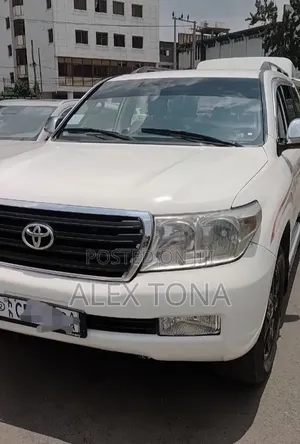 Toyota Land Cruiser 2012 White