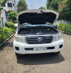 Toyota Land Cruiser 2014 White
