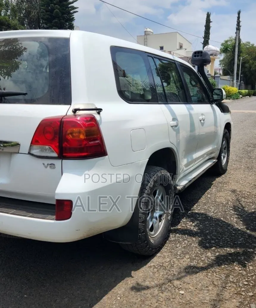 Toyota Land Cruiser 2014 White