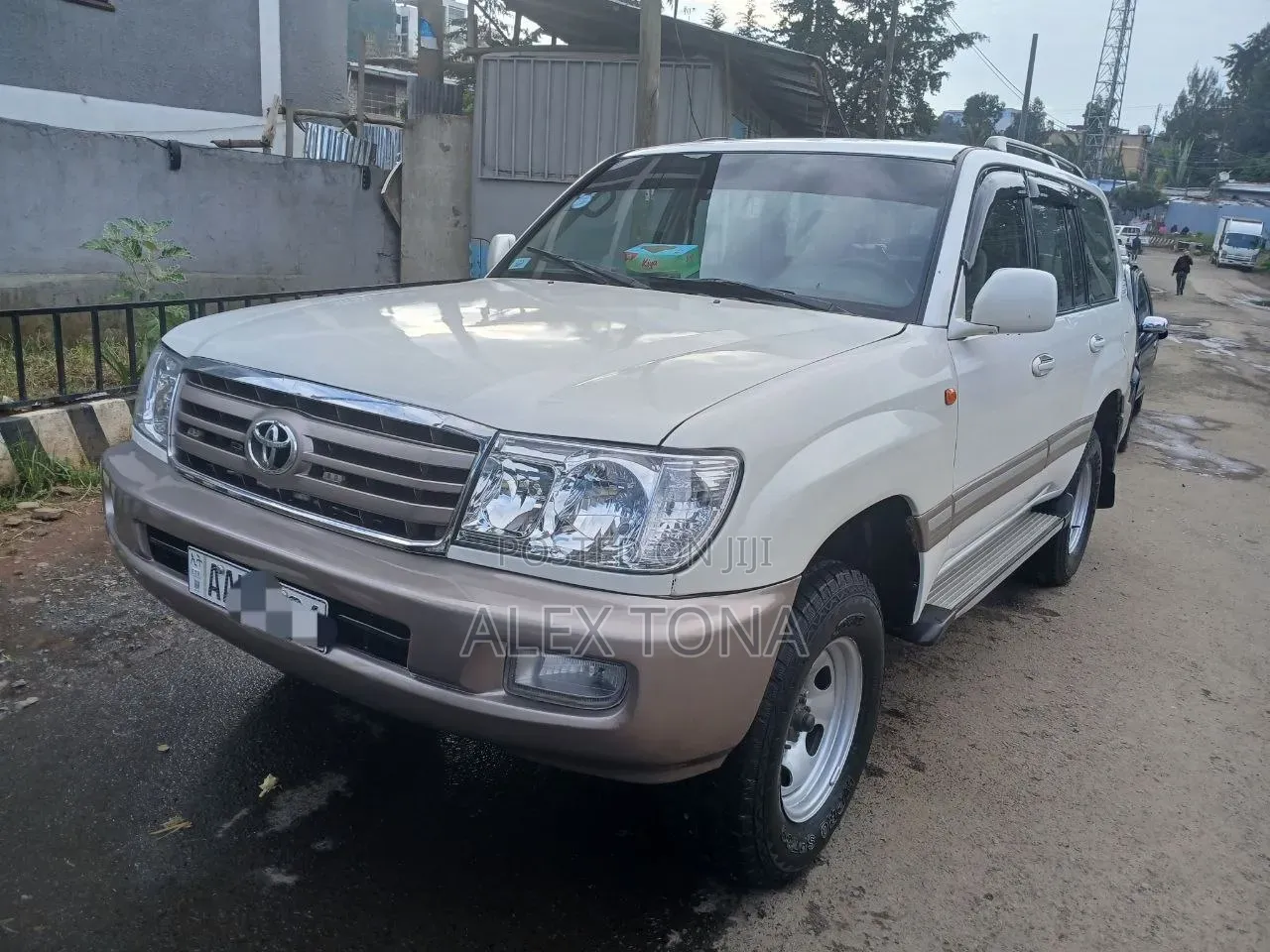 Toyota Land Cruiser 2005 White