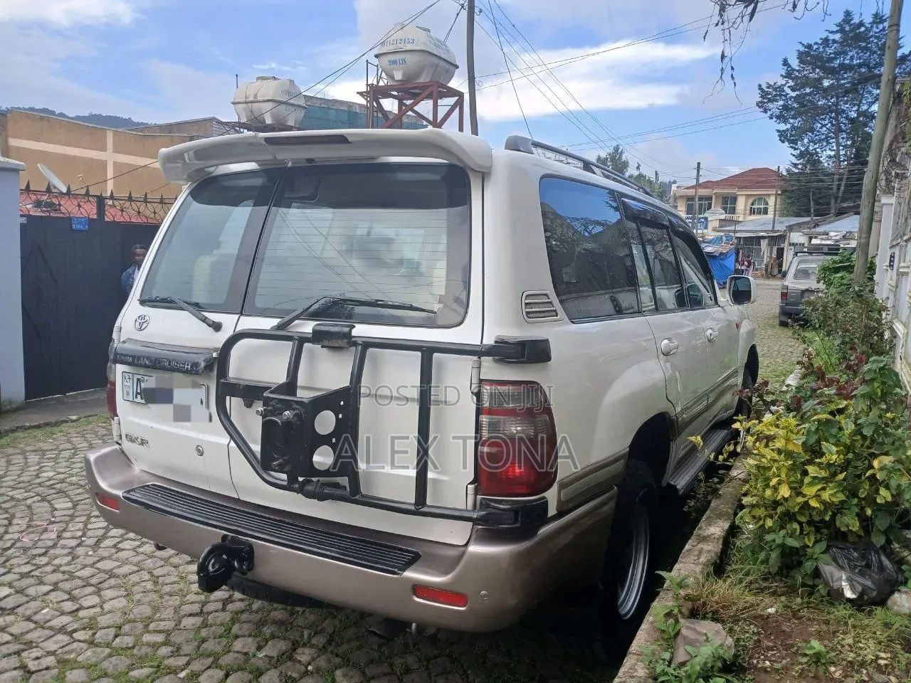 Toyota Land Cruiser 2005 White