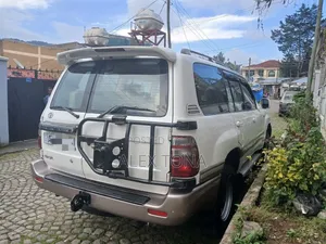 Toyota Land Cruiser 2005 White