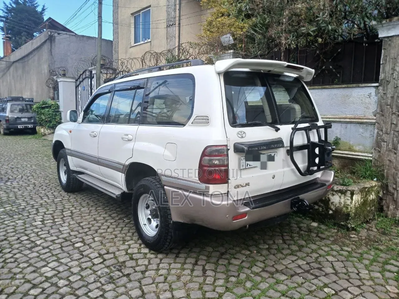 Toyota Land Cruiser 2005 White