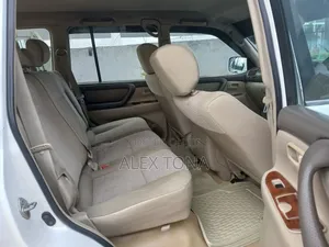 Toyota Land Cruiser 2005 White