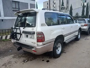 Toyota Land Cruiser 2005 White
