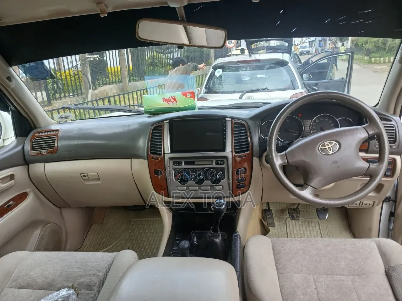 Toyota Land Cruiser 2005 White
