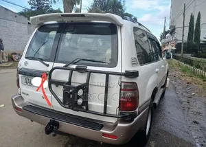 Toyota Land Cruiser 2005 Gray