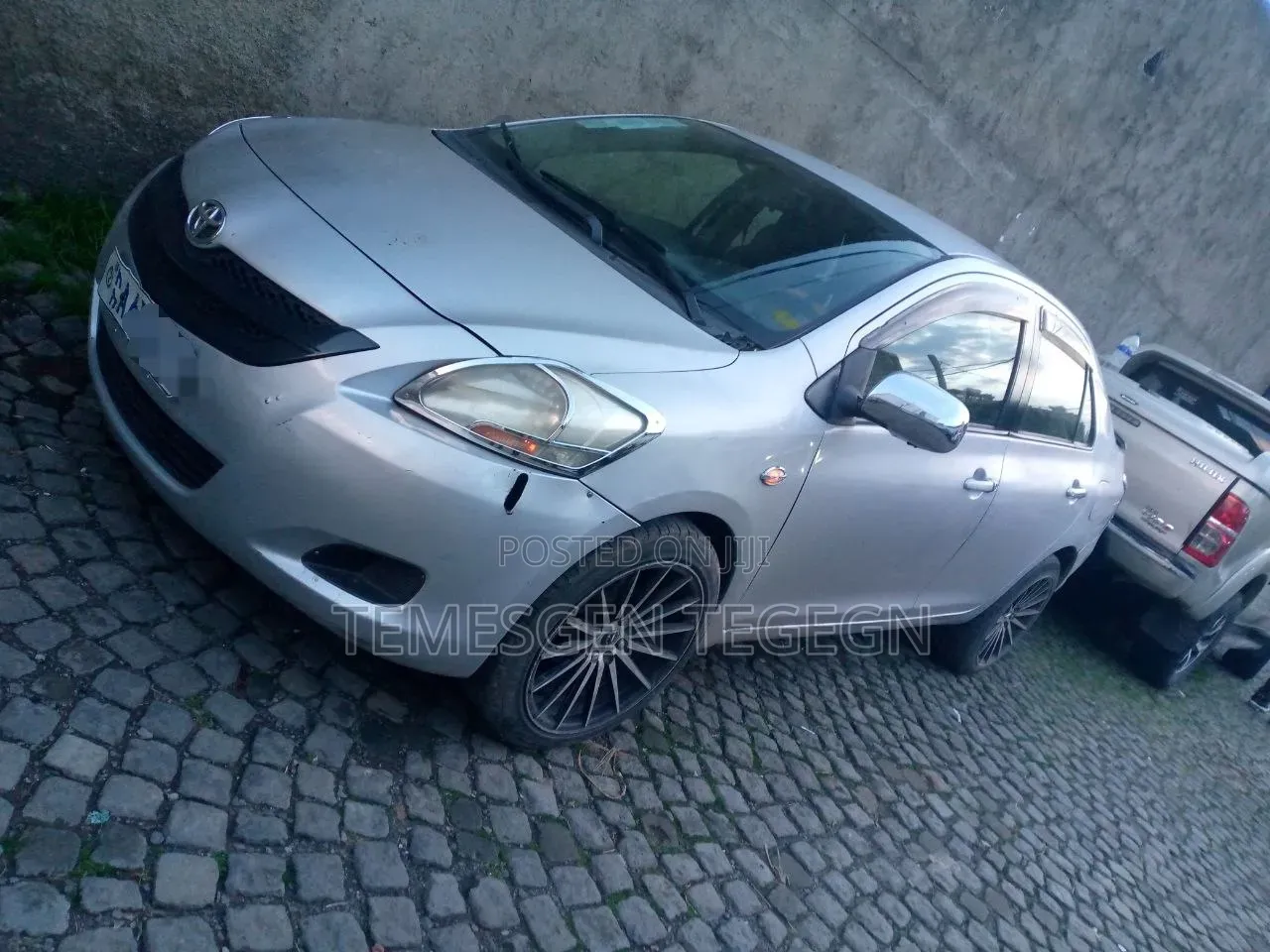 Toyota Belta 2008 Silver