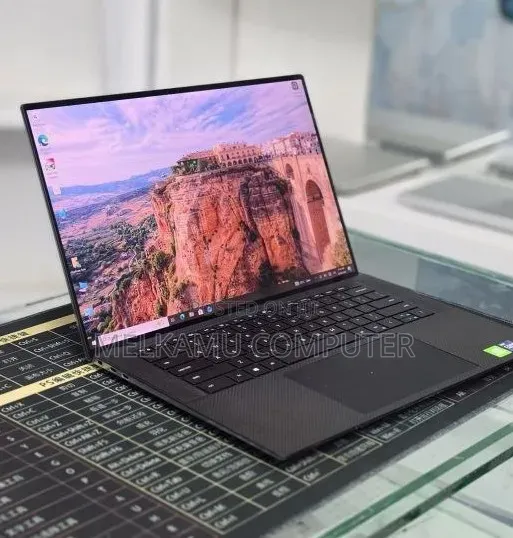 New Laptop Dell Precision 5560 16GB Intel Core i9 SSD 512GB