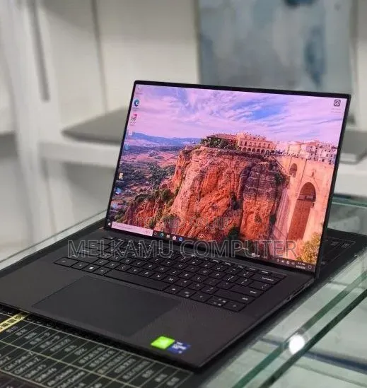 New Laptop Dell Precision 5560 16GB Intel Core i9 SSD 512GB
