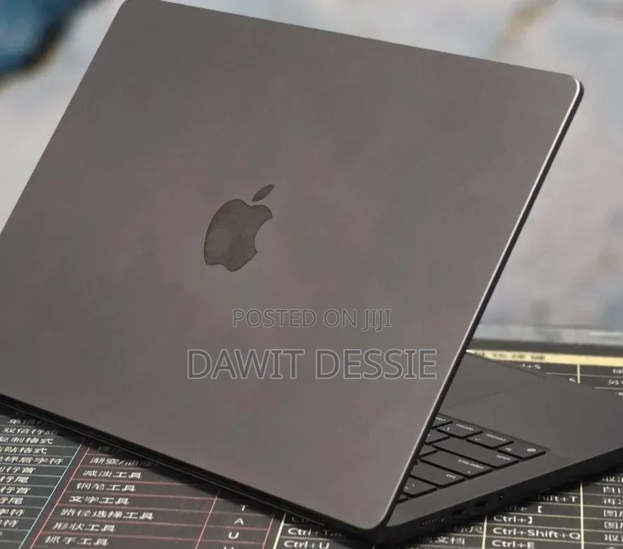 New Laptop Apple MacBook Pro 2024 M4 16GB Apple M4 Pro SSD 512GB