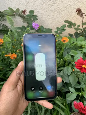 Apple iPhone XR 64 GB Yellow