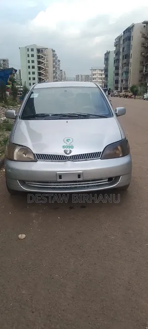 Toyota Platz 1.0 FWD 2001 Silver