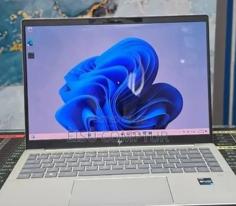 New Laptop HP Pavilion 13 16GB Intel Core 7 SSD 1T