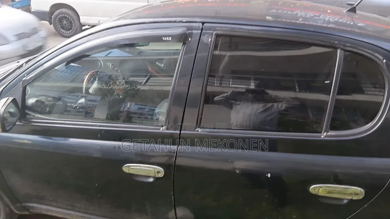Toyota Vitz 2004 Black