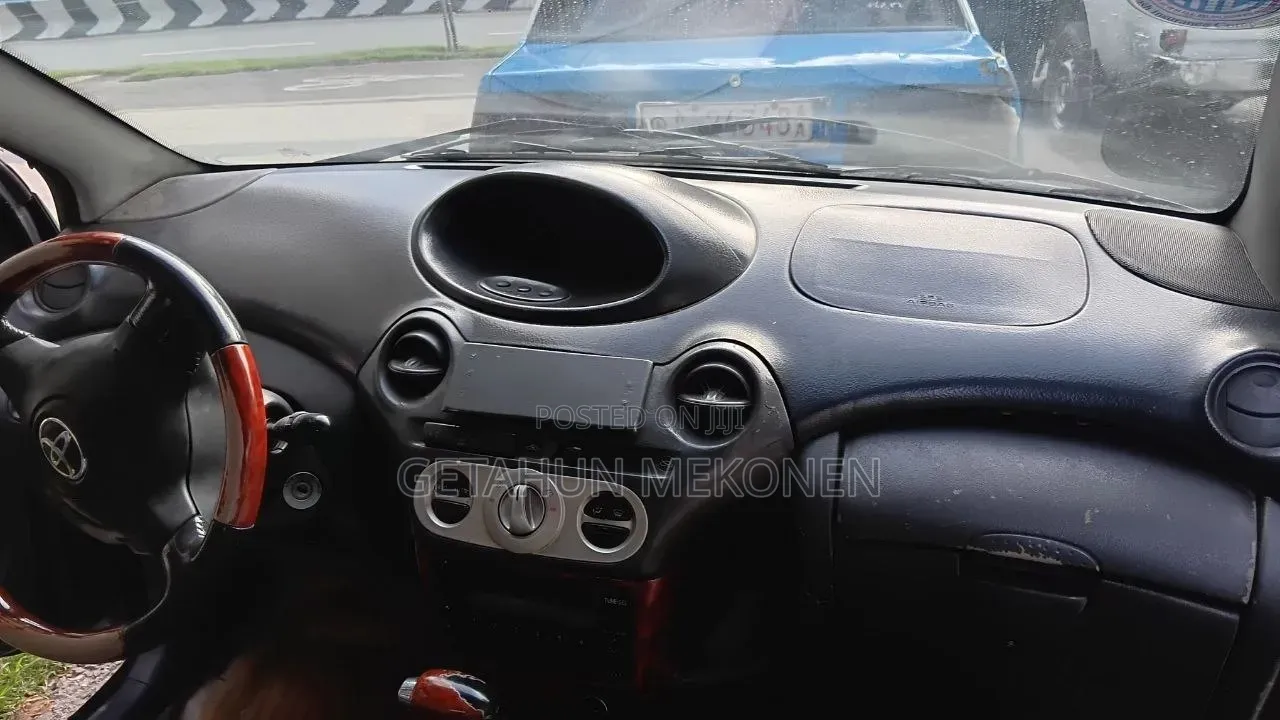 Toyota Vitz 2004 Black