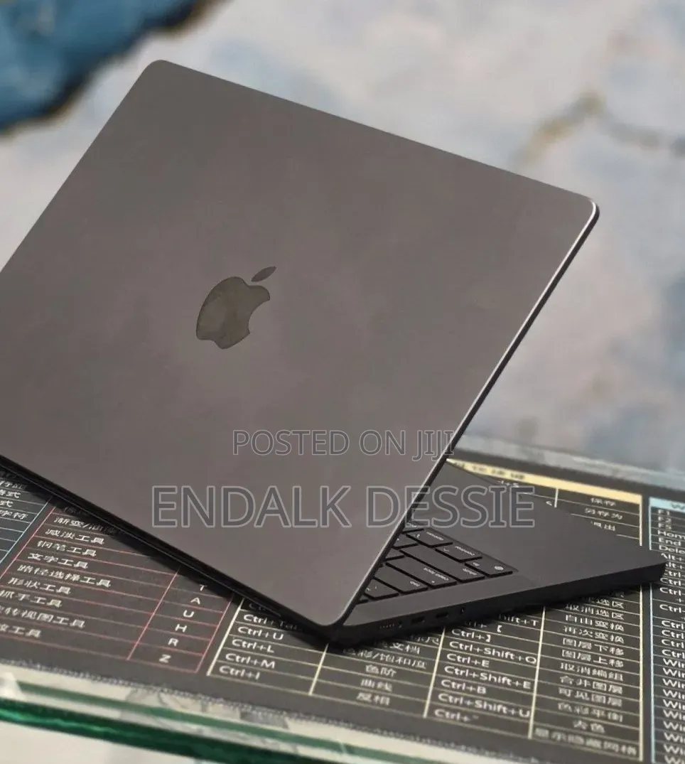 New Laptop Apple MacBook Pro 2024 M4 16GB Apple M4 Pro SSD 512GB