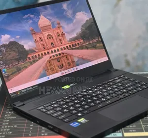 New Laptop MSI Creator 17 B11UE-224 32GB Intel Core i7 SSD 1T