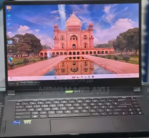 New Laptop MSI Creator 17 B11UE-224 32GB Intel Core i7 SSD 1T