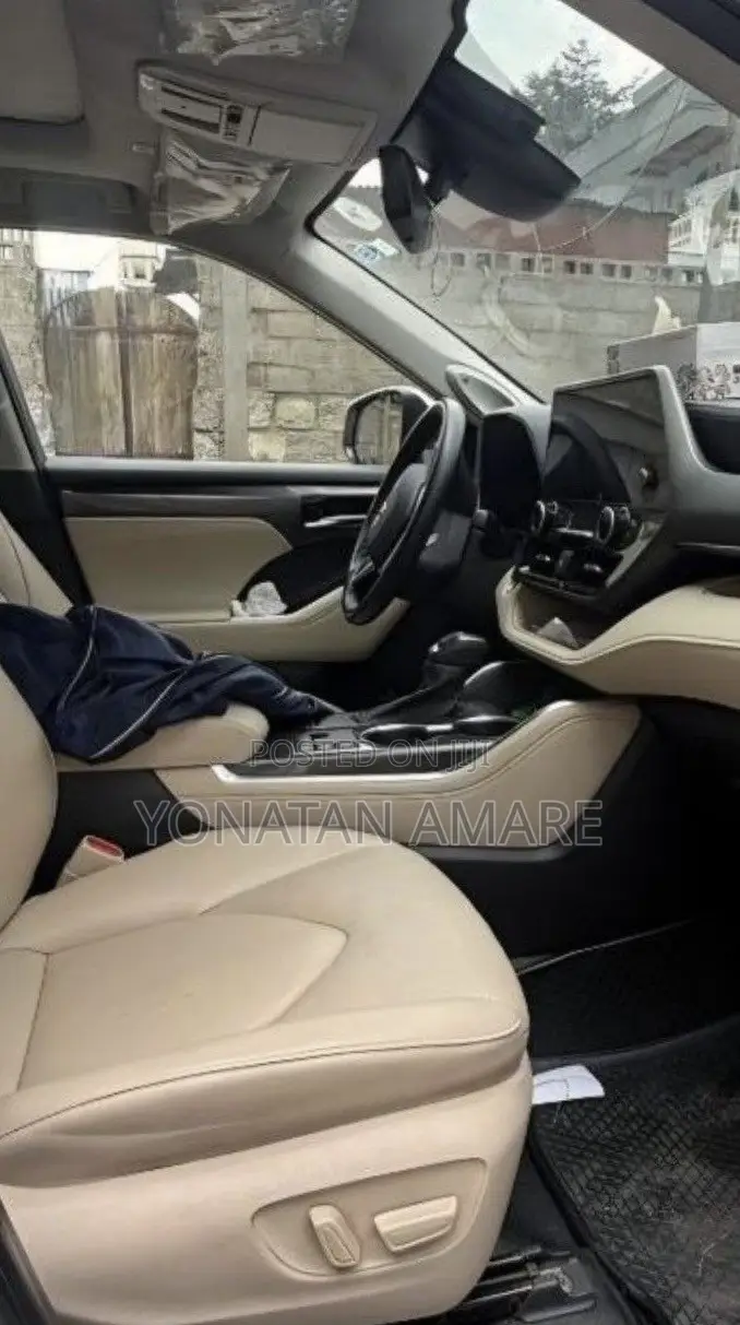 Toyota Highlander 2023 Gray