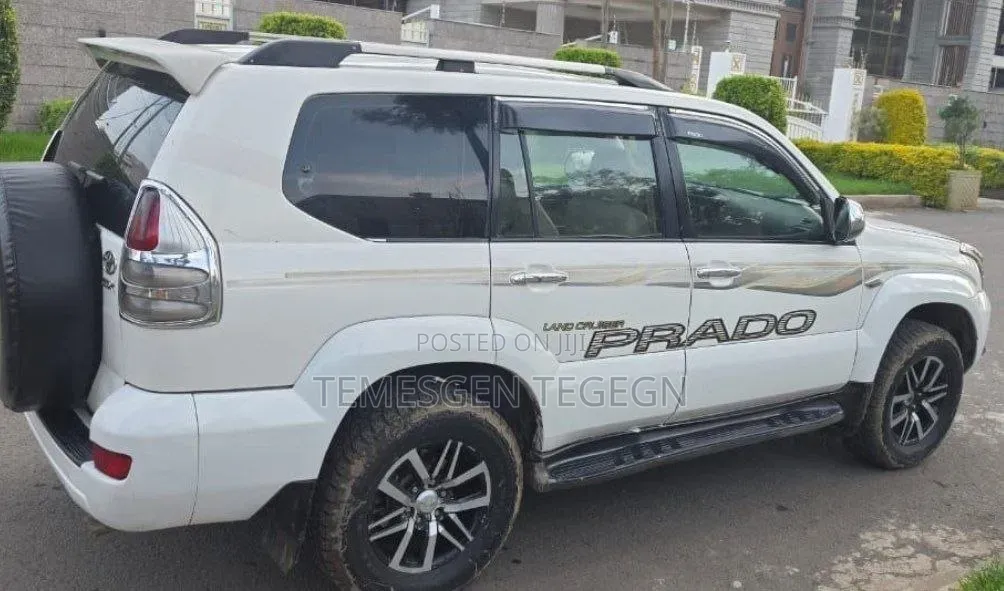 Toyota Land Cruiser Prado 2005 White
