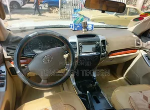 Toyota Land Cruiser Prado 2005 White