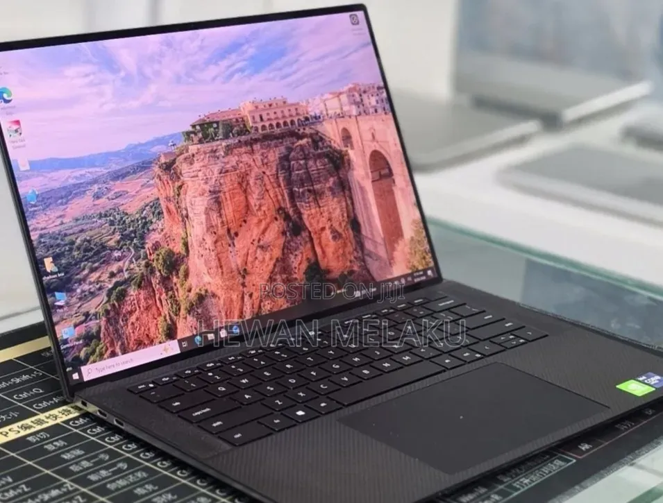 New Laptop Dell Precision 5560 16GB Intel Core i9 SSD 512GB