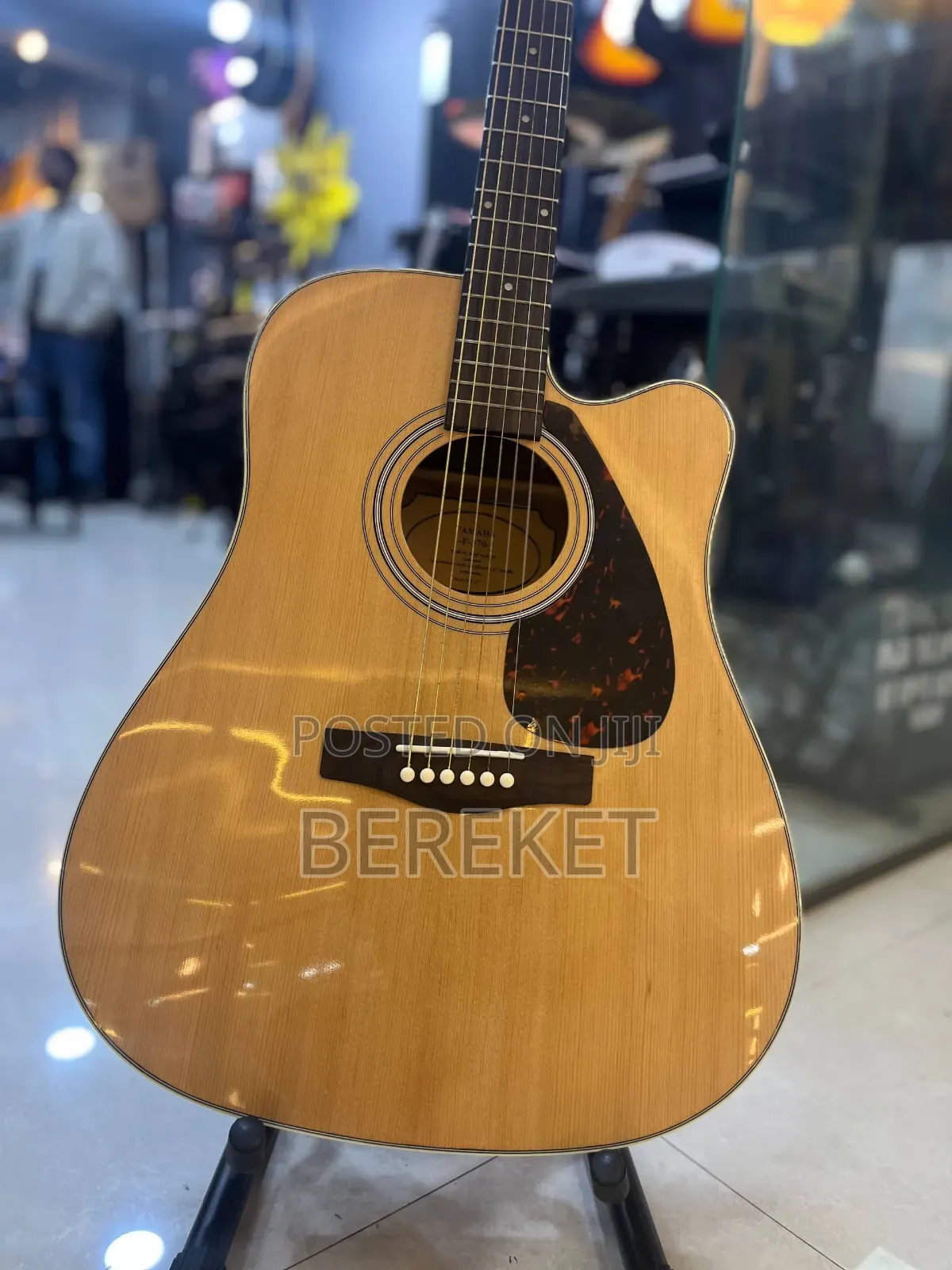 Yamaha Guitar ጊታር