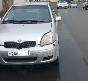 Toyota Vitz 2002 Silver