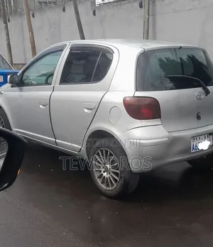 Toyota Vitz 2002 Silver