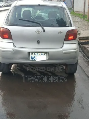 Toyota Vitz 2002 Silver