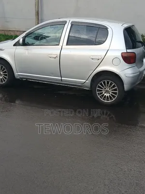 Toyota Vitz 2002 Silver