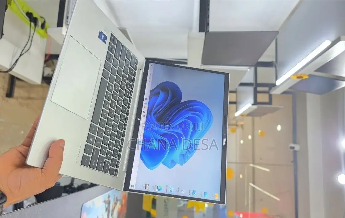 New Laptop HP EliteBook 840 G10 16GB Intel Core i7 SSD 512GB