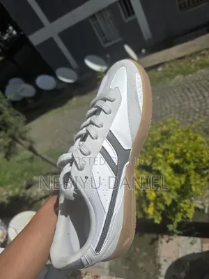 Pull Bear OFTEN Retro Sneakers – White Dark Gray