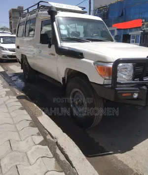 Toyota Land Cruiser 2011 White