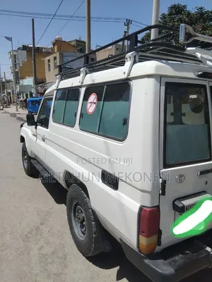 Toyota Land Cruiser 2011 White