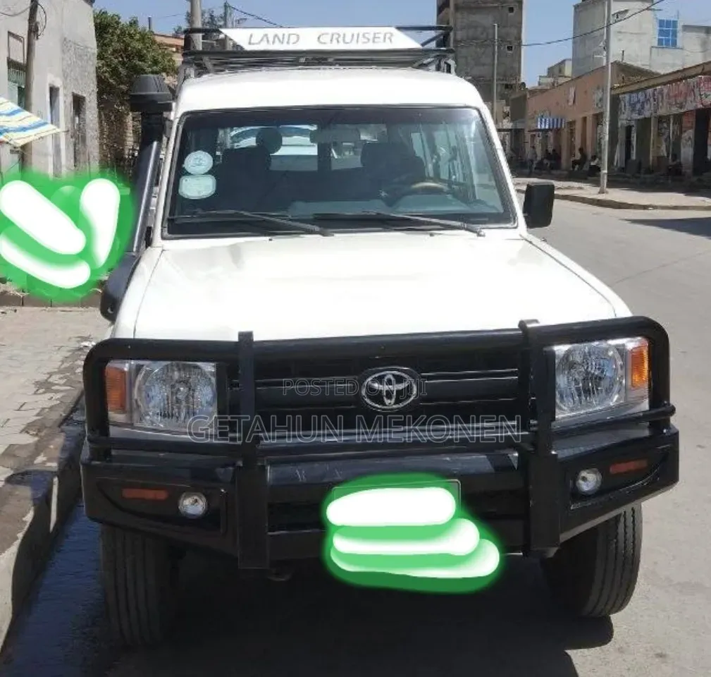 Toyota Land Cruiser 2011 White