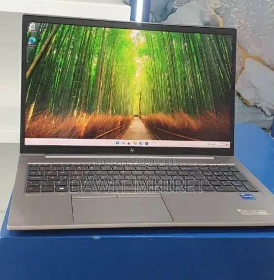 New Laptop HP ZBook Firefly G8 16GB Intel Core i7 SSD 512GB