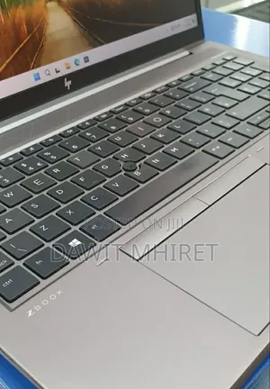 New Laptop HP ZBook Firefly G8 16GB Intel Core i7 SSD 512GB