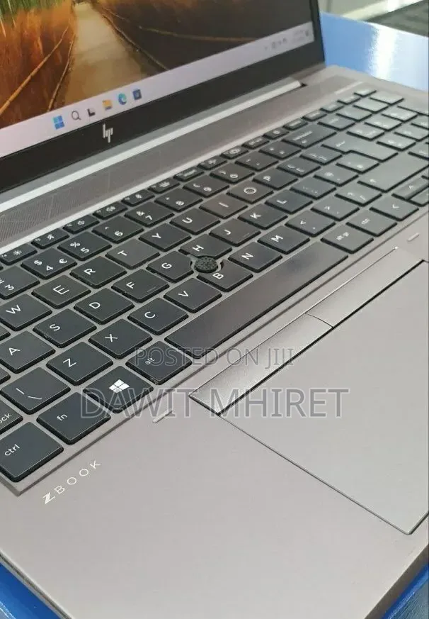 New Laptop HP ZBook Firefly G8 16GB Intel Core i7 SSD 512GB