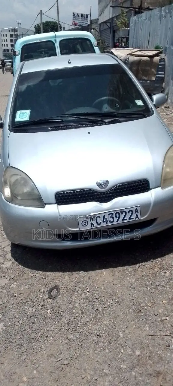 Toyota Vitz 2002 Silver