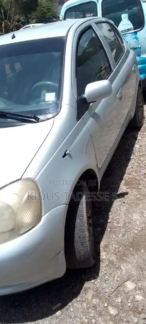 Toyota Vitz 2002 Silver