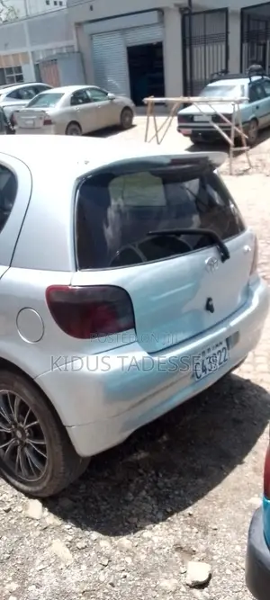 Toyota Vitz 2002 Silver