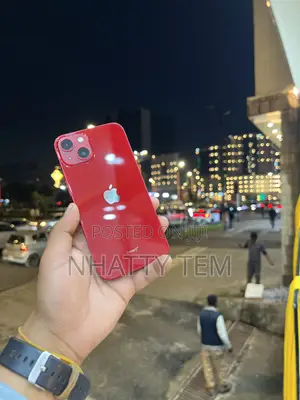 Apple iPhone 13 128 GB Red