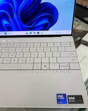 New Laptop Dell XPS 13 16GB Intel Core Ultra 7 SSD 512GB