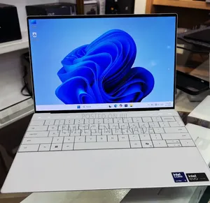 New Laptop Dell XPS 13 16GB Intel Core Ultra 7 SSD 512GB