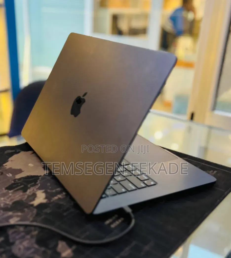New Laptop Apple MacBook Air 2024 M3 8GB Apple M3 SSD 256GB