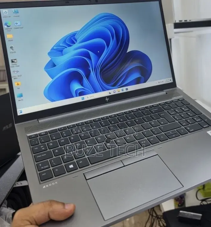 New Laptop HP 16GB Intel Core i7 SSD 512GB