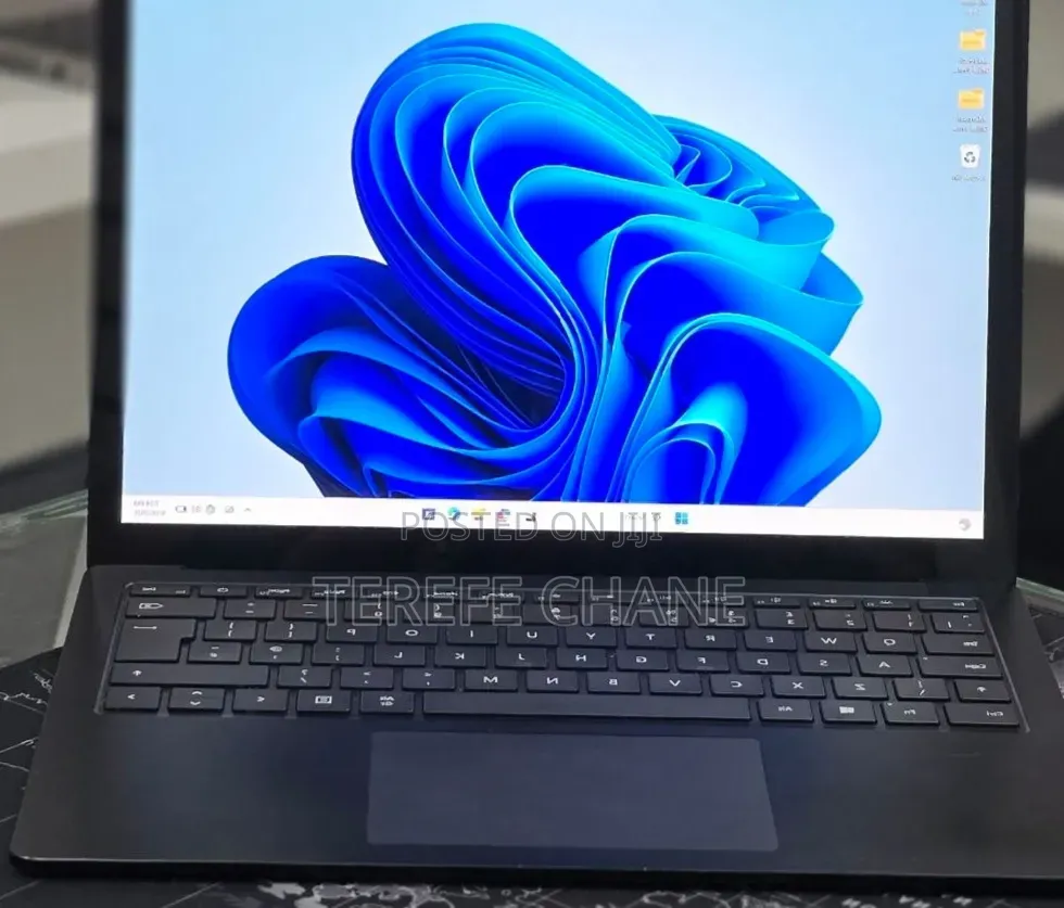 New Laptop Microsoft Surface Book 2 16GB Intel Core i7 SSD 512GB